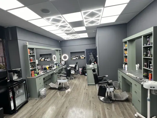 The chairs and mirrors at Scissor Cut